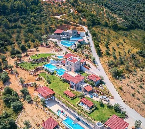 אתר נופש Sky Sea העיירה סקיאתוס